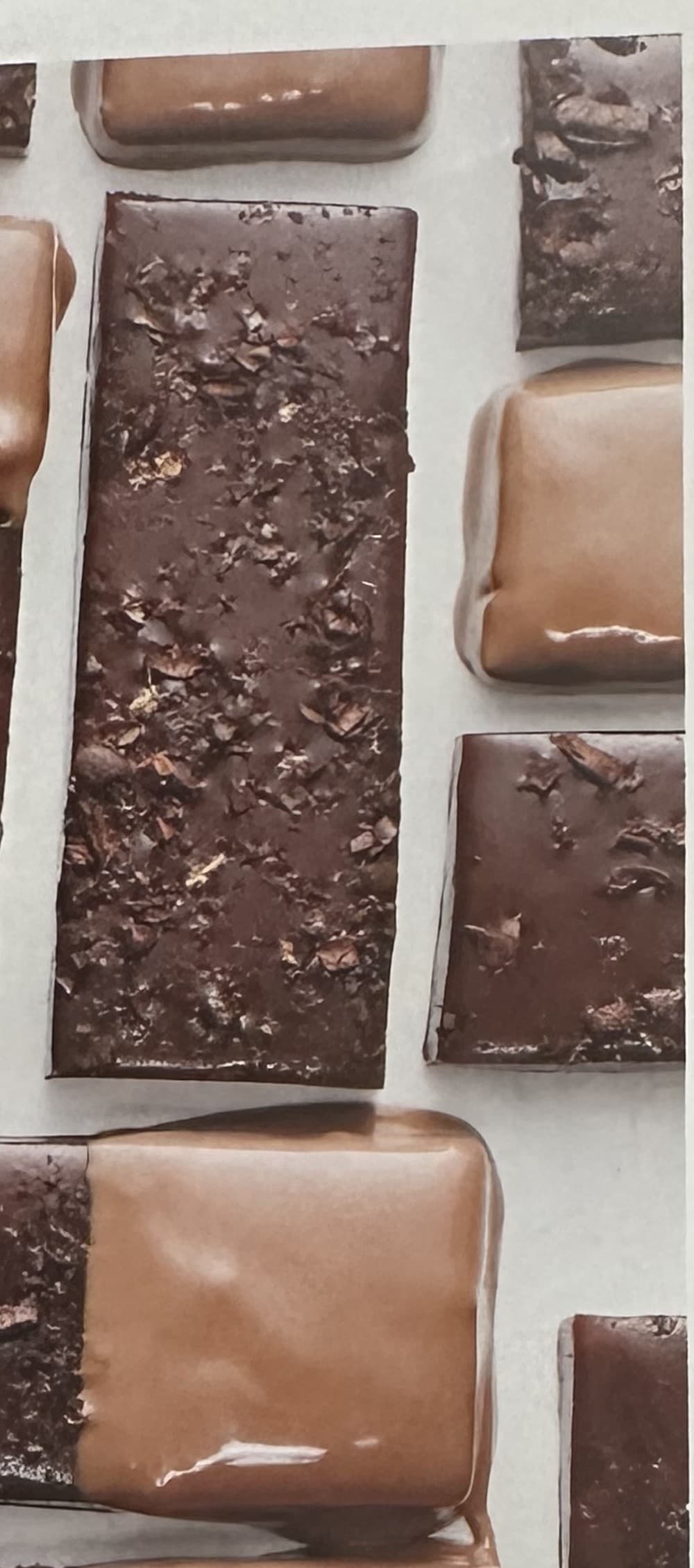 Chokladkola med mint och krossade kaffebönor