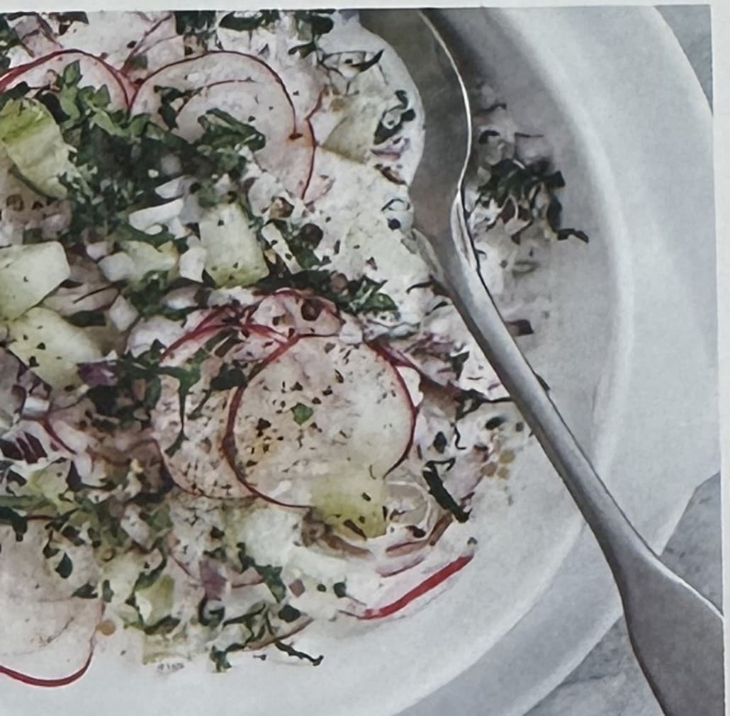 Krämig gurksallad med rädisor